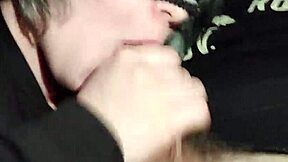 Masked beauty gets paid with a mouth-job