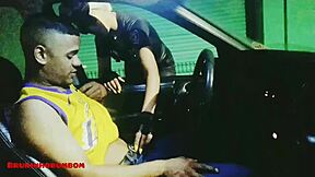 Policial Feminina FAZENDO SEXO Dentro do Carro!