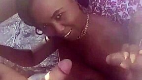 Bela �ndia goes crazy with a mind-blowing bukkake at beach