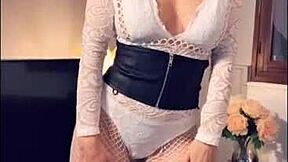 Amateur hotwife’s flashing and sexy snaps during sex challenge