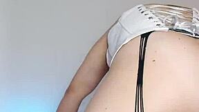 La mejor amiga de mi esposa se muestra sensual