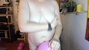 Young European babe with curvy body enjoys blowjob and pussy play