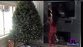 Amateur Xmas porn with big cock and wet pussy