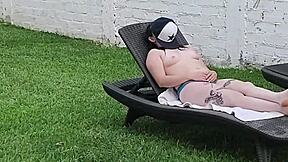 Shaved pussy and performa oltrepilaro in amateur outdoor cumshot