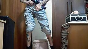 Gay Español in High Heels Teases with Sultry Moves