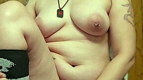 American pawg enjoys solo play with vibrator