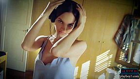 Sexy teen babe sings and strips naked in softcore video