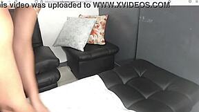 Sexy amateur gets her pussy stretched in hot video
