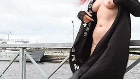 Puta's nude public performance in reality video