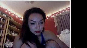 Alessa's seductive striptease featuring her big butt on cam