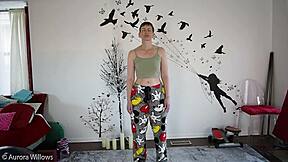 Mature European babe with big ass teaches yoga