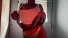 Homemade video of Latin brunette shaking her booty