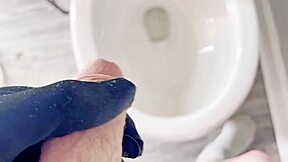 Ruby Sparkle's steamy solo show with a peeing fetish twist