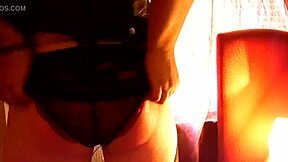 European femboy Lucy Diamond's tantalizing twerking performance