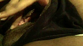 Solo girl gets her pussy wet