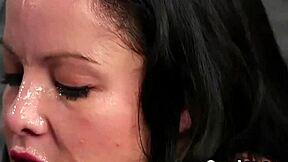 Bizarre scene with cumshot and blowbang on a unique model