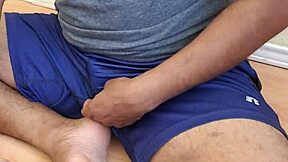 Muscle man Alan Prasad trains biceps and succeeds in 30-minute no-cum challenge