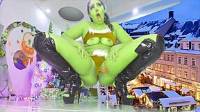 Croatian beauty indulges in solo play and dance on camera