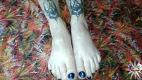 Satisfy your fetish for oiled feet and footjobs in HD
