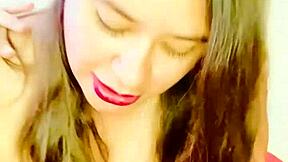 Amateur babe gives a blowjob and gets a cumshot in her mouth