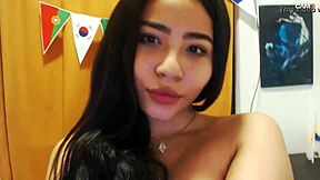 Young girl experiences her first orgasm on webcam