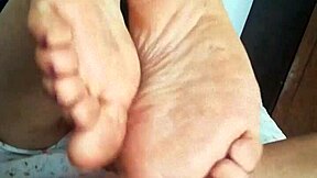 Naughty foot play with full-figured beauty