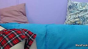 Teen girl shows off her bare ass on solo webcam broadcast