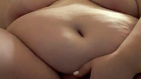Voluptuous vixen indulges in self-pleasure