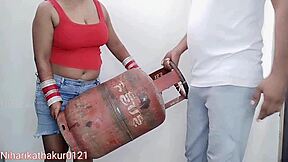 Gungun Gupta's steamy encounter with the MMS delivery man
