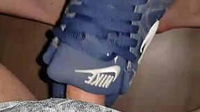 Young gay amateur gets kinky in sneakers