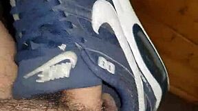 Young gay amateur gets kinky in sneakers