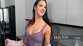 Real Estate Agent Evelin Seduces Rich Client Into Sugardaddy Deal With Raw Sex