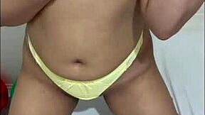 Seductive Indian beauty Idaya's big ass takes center stage in amateur video