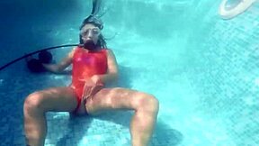 Sultry European beauty Amelie Bruna's steamy solo underwater session