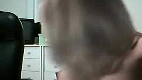 Public webcam girl showing her ass