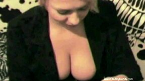 Italian housewife’s sensual experience with well-endowed amateur partner