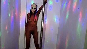 Free special sex video of a beautiful woman with a great ass dancing on the internet.