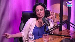 Hot bisexual girl gets it from both sides in the studio