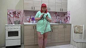 Wow! Curvy Milf Soaks Vegetables With Juices From Her Fat Pussy in Amateur Organic Solo!