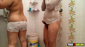 Chubby stepmom saves ladka from rain and gives anal sex