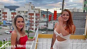 Malu Paz's sensual scenes and tanned body tempt viewers