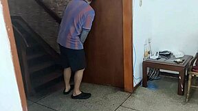 Old amateur video with blindfolded and athletic babe