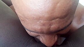 Amateur with a nice ass sucks a cock on Christmas Eve