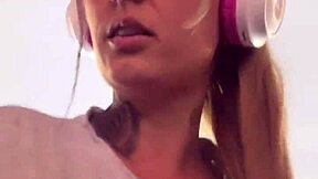 Big natural tits get wet in public gym workout