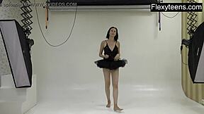 Flexi Russian black guy shows off his moves