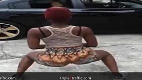 Big ass girls shaking and clapping in hidden camera video