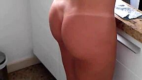 Amateur kitchen stove babe gets nailed by the back door