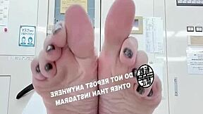 Japanese office worker’s feet fetish