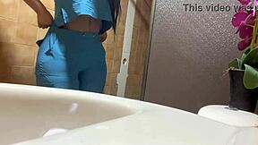 Amateur video captures extreme bbw nurse in the act on the bath tub