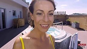 Caroline Ardolino's outdoor jacuzzi experience in 60fps video